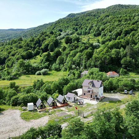 Vita Guesthouse Bajram Curri Exterior foto