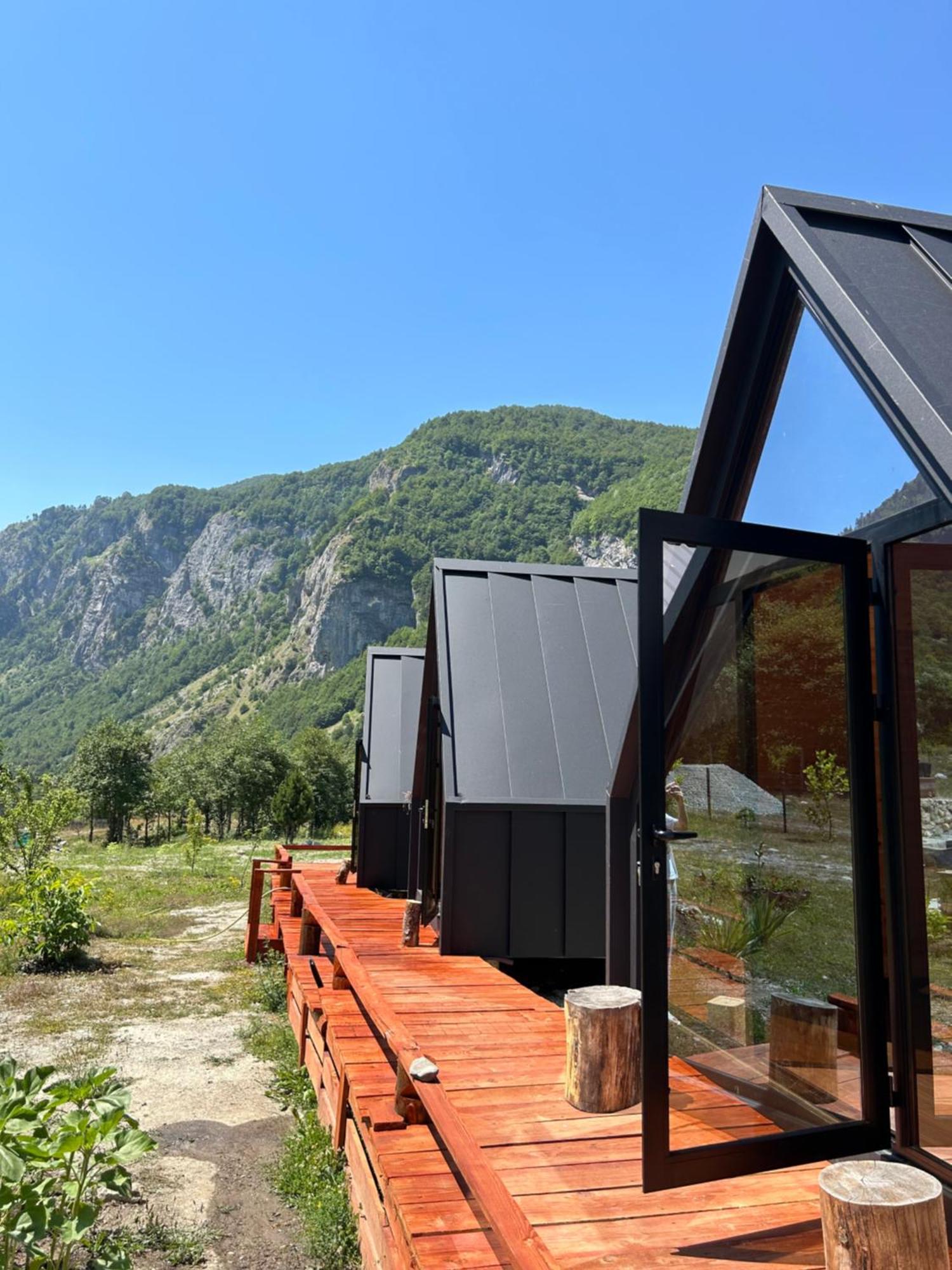Vita Guesthouse Bajram Curri Exterior foto