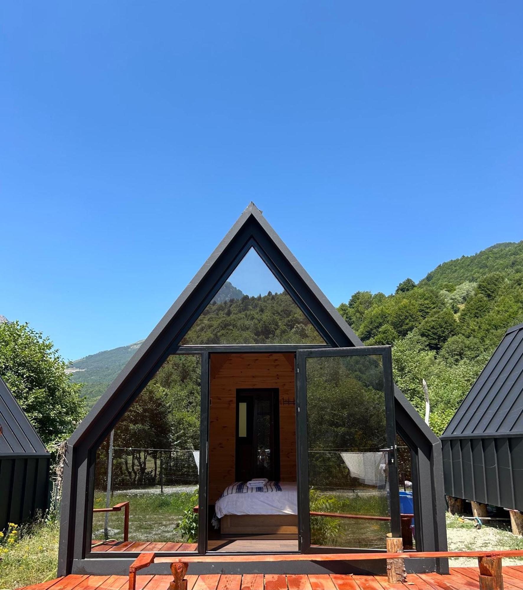 Vita Guesthouse Bajram Curri Exterior foto